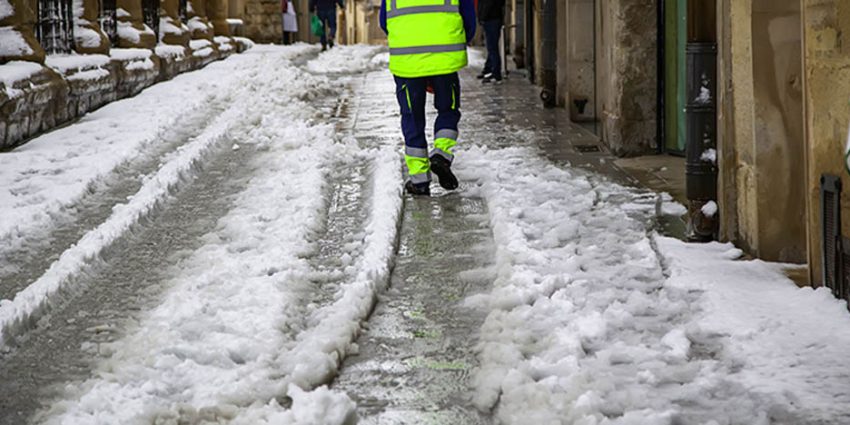 How to Manage Ice and Snow on Walkways? Ensuring Safety with Proper Maintenance